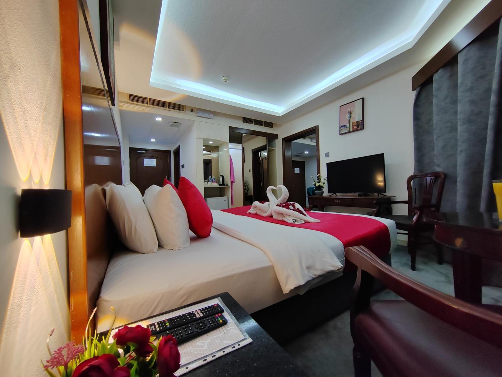 Le Paradise Palace Hotel Dubai Bagian luar foto