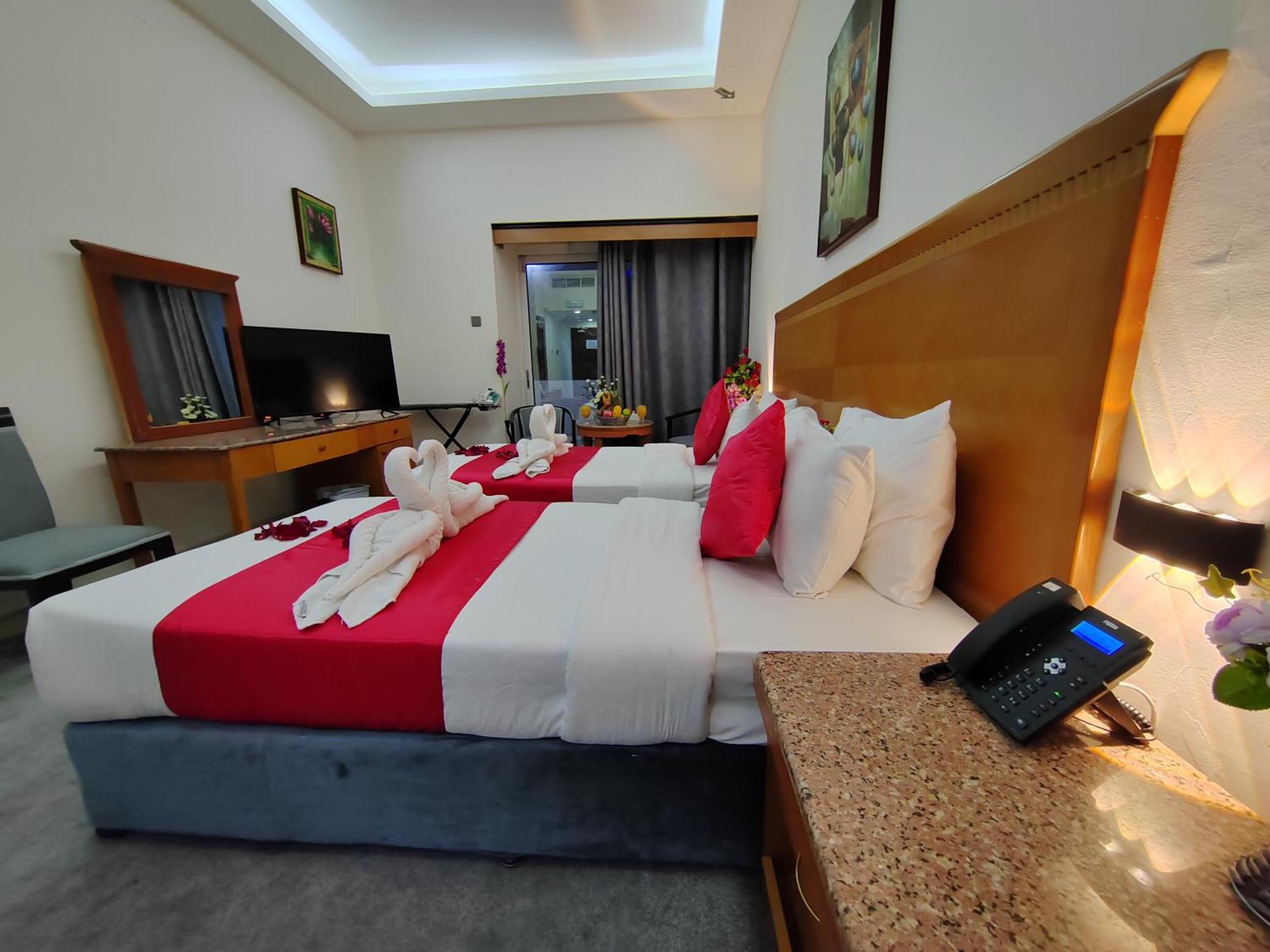 Le Paradise Palace Hotel Dubai Bagian luar foto