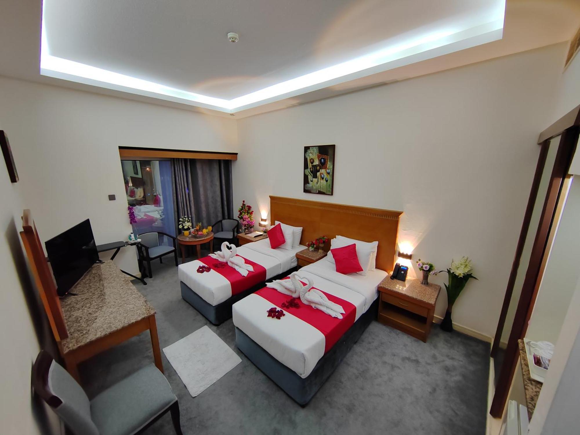 Le Paradise Palace Hotel Dubai Bagian luar foto