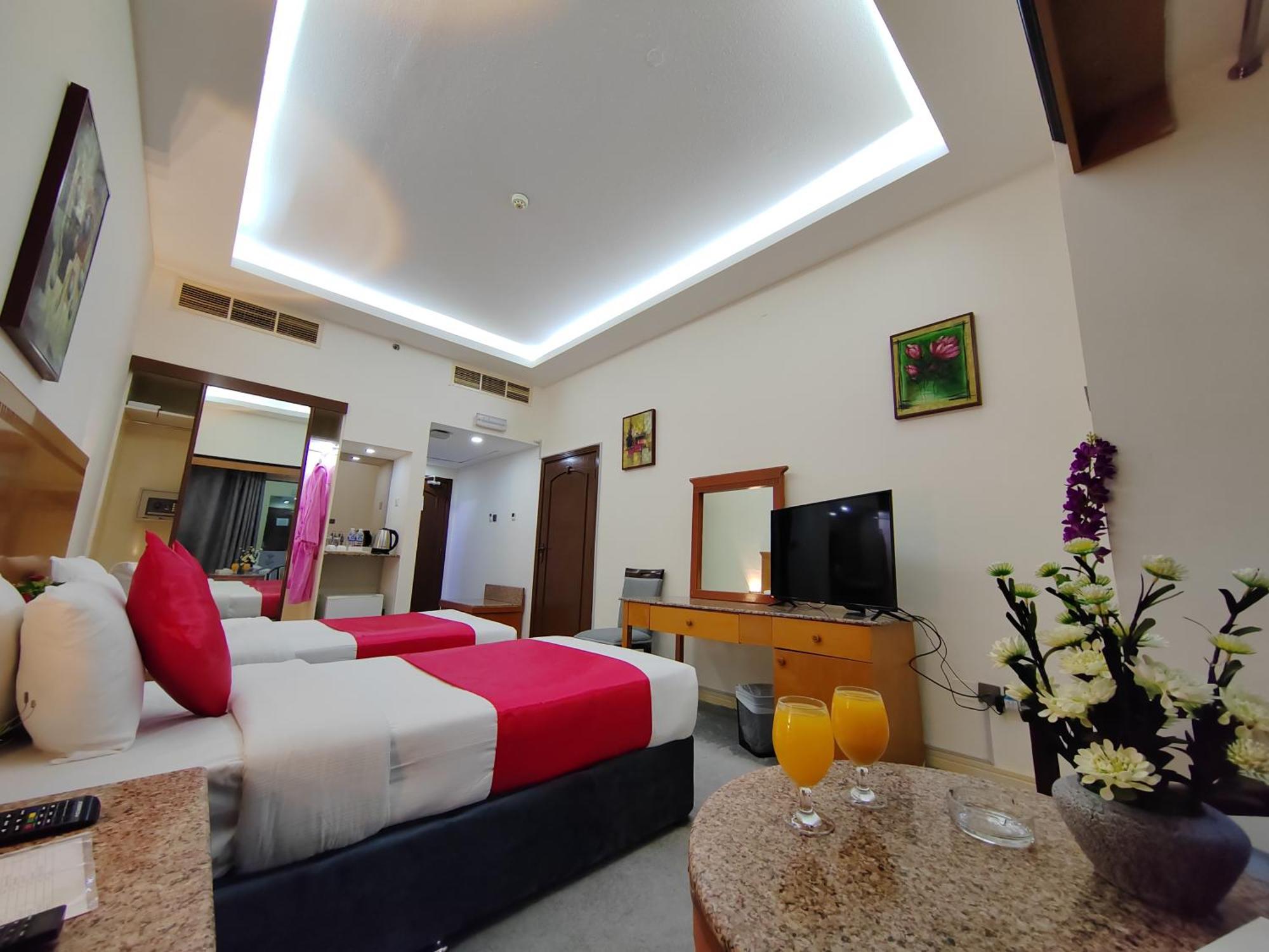 Le Paradise Palace Hotel Dubai Bagian luar foto