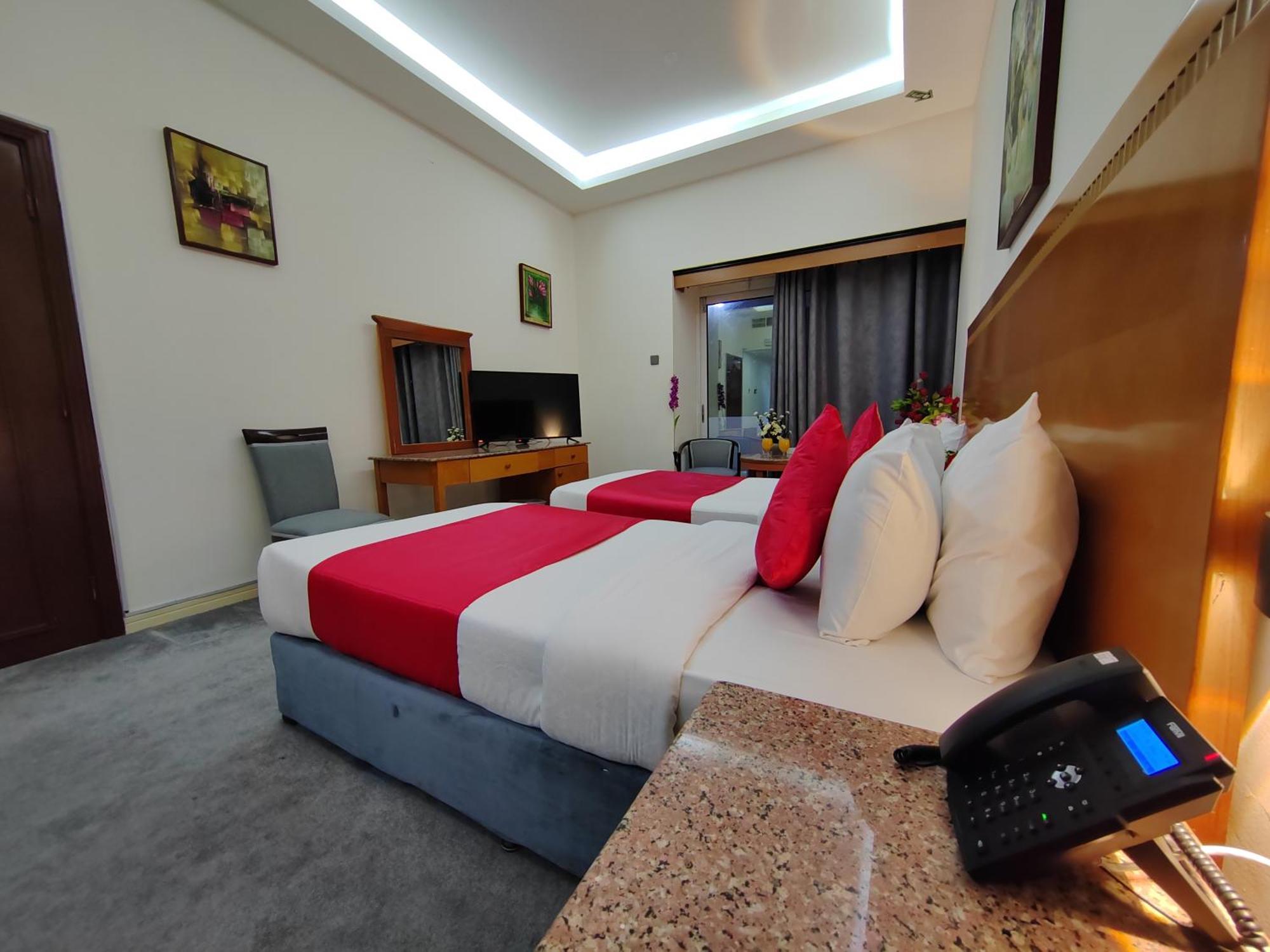 Le Paradise Palace Hotel Dubai Bagian luar foto