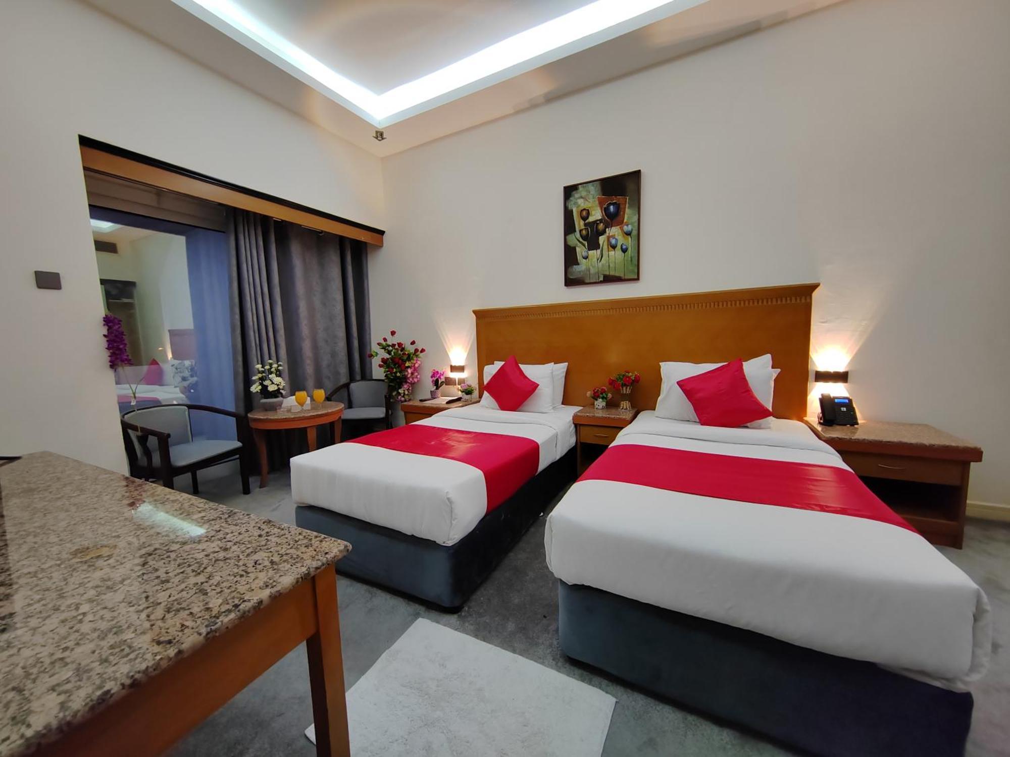 Le Paradise Palace Hotel Dubai Bagian luar foto
