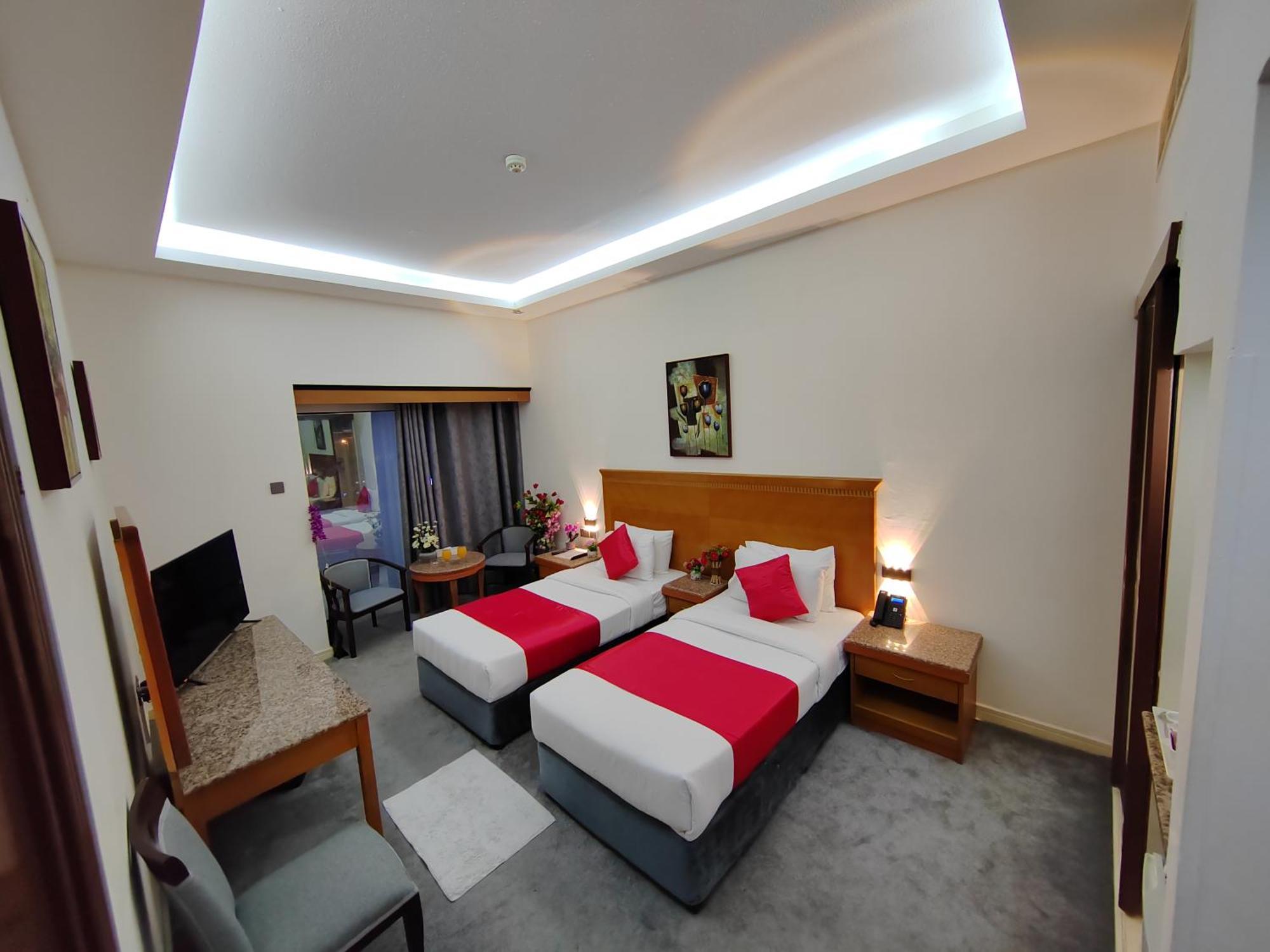 Le Paradise Palace Hotel Dubai Bagian luar foto