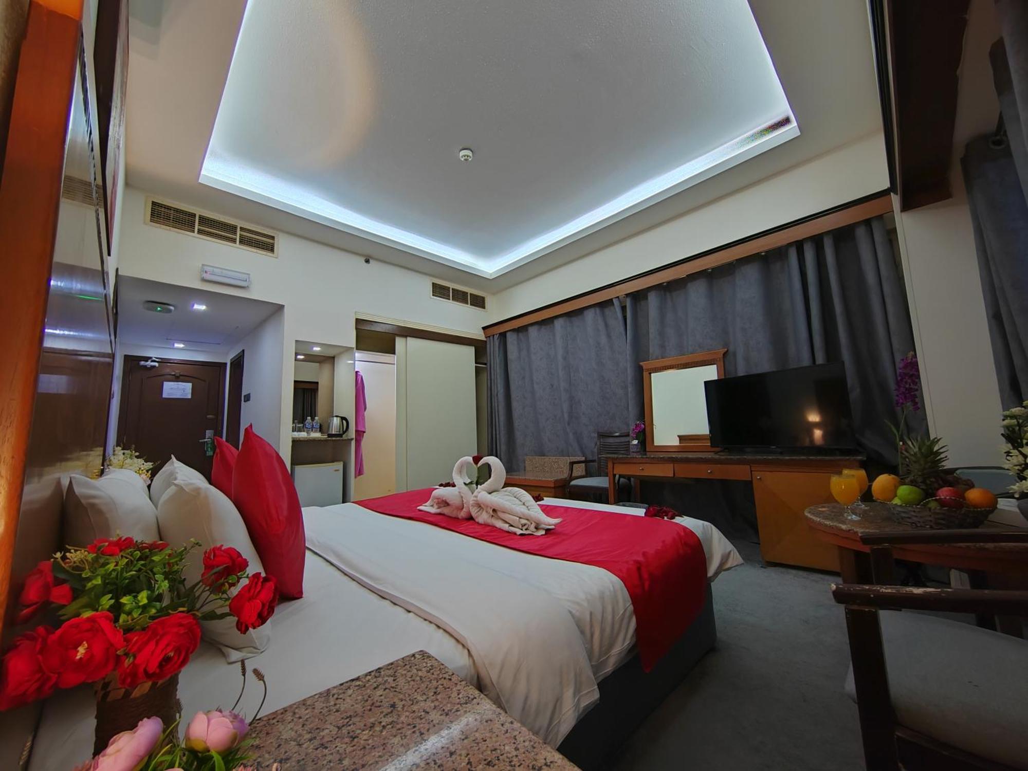 Le Paradise Palace Hotel Dubai Bagian luar foto