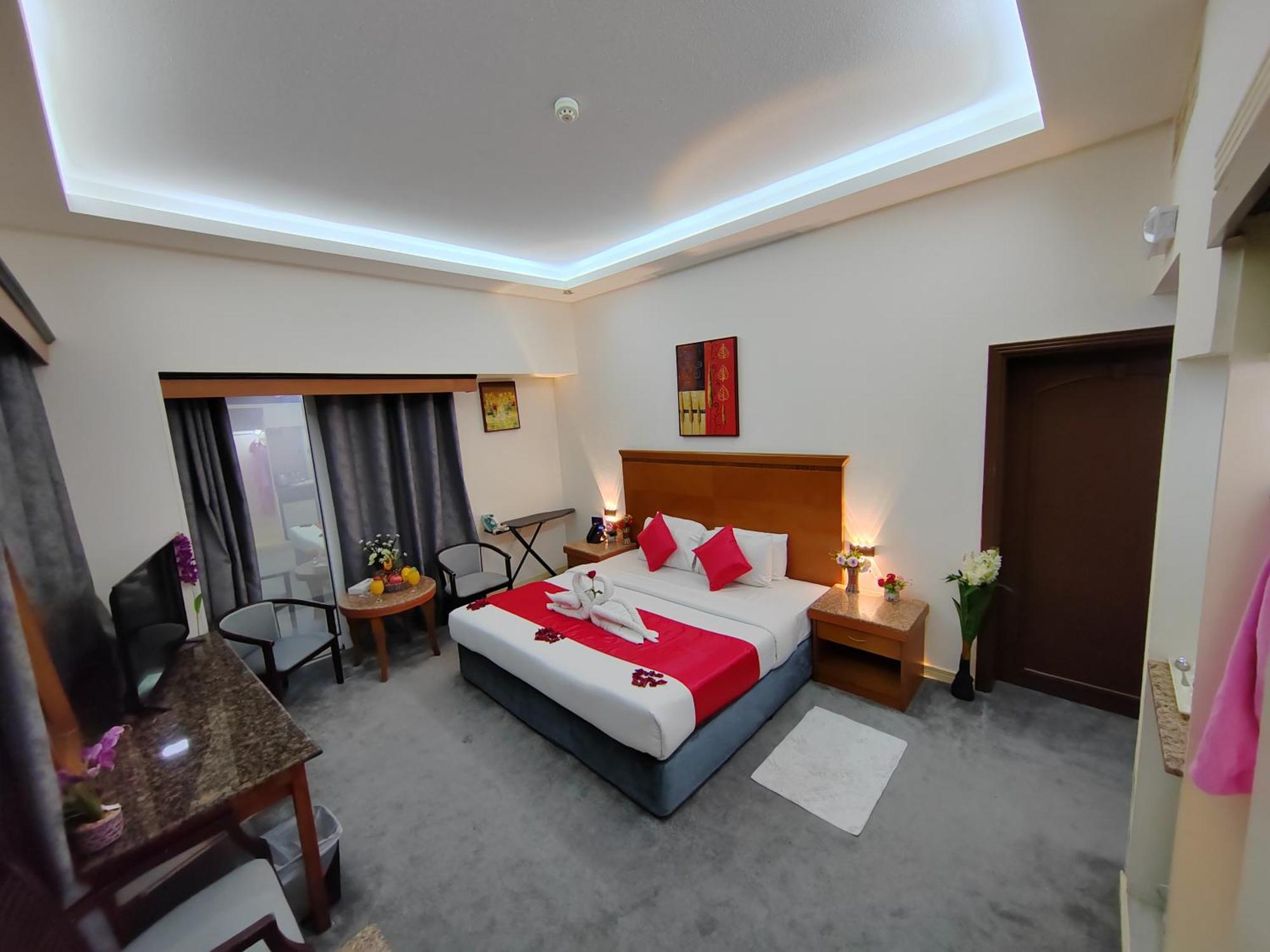 Le Paradise Palace Hotel Dubai Bagian luar foto