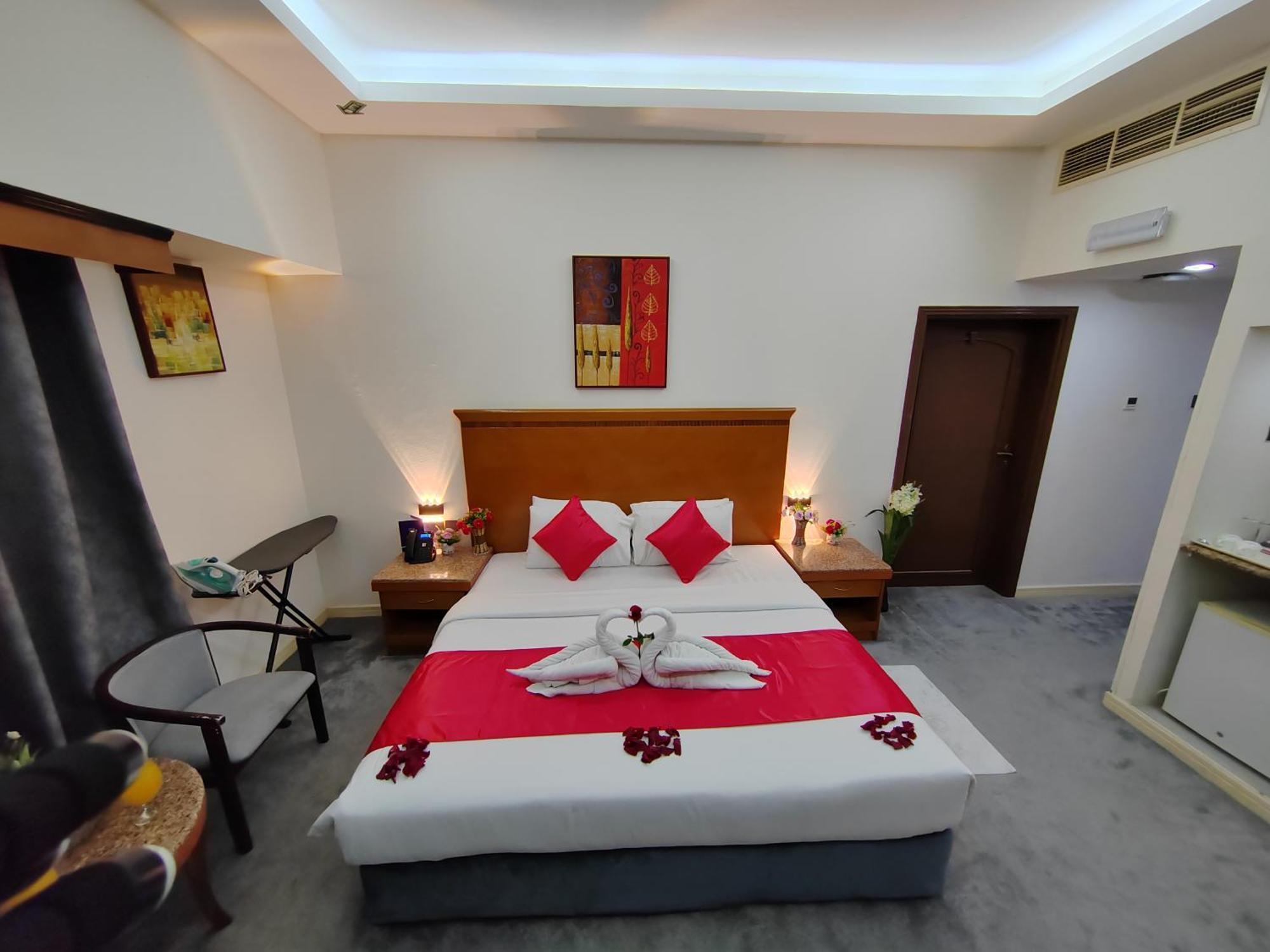 Le Paradise Palace Hotel Dubai Bagian luar foto