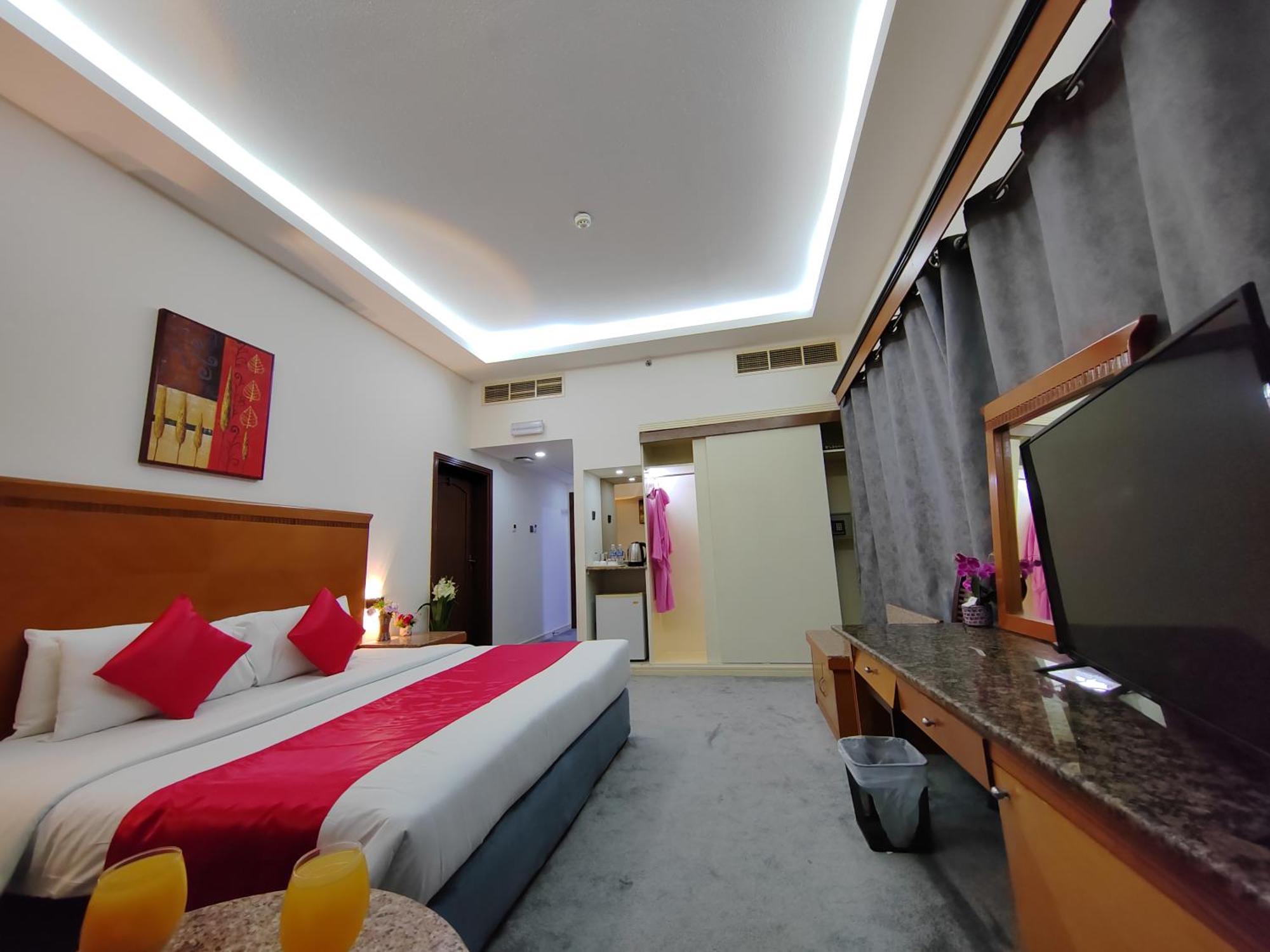 Le Paradise Palace Hotel Dubai Bagian luar foto