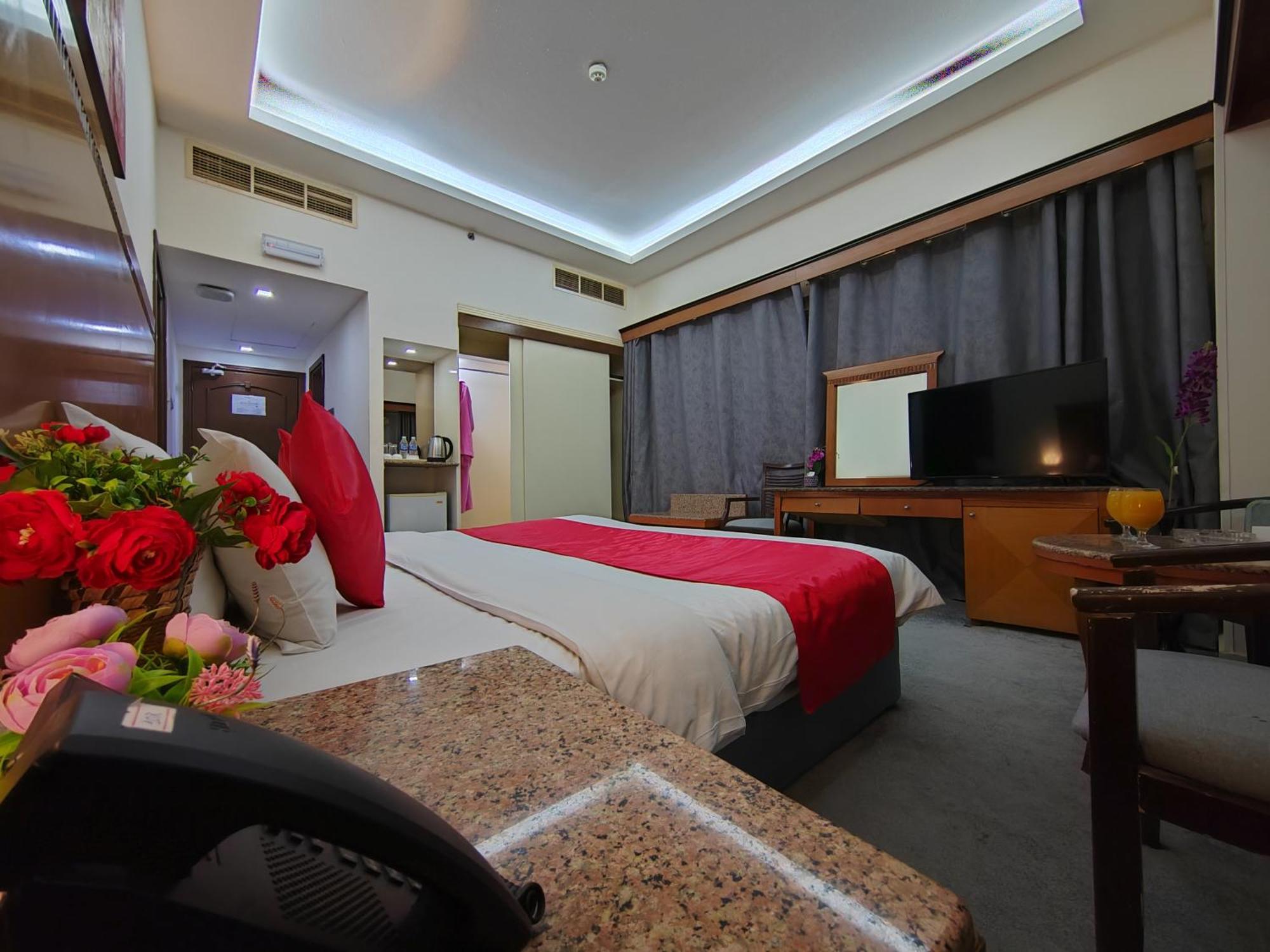 Le Paradise Palace Hotel Dubai Bagian luar foto