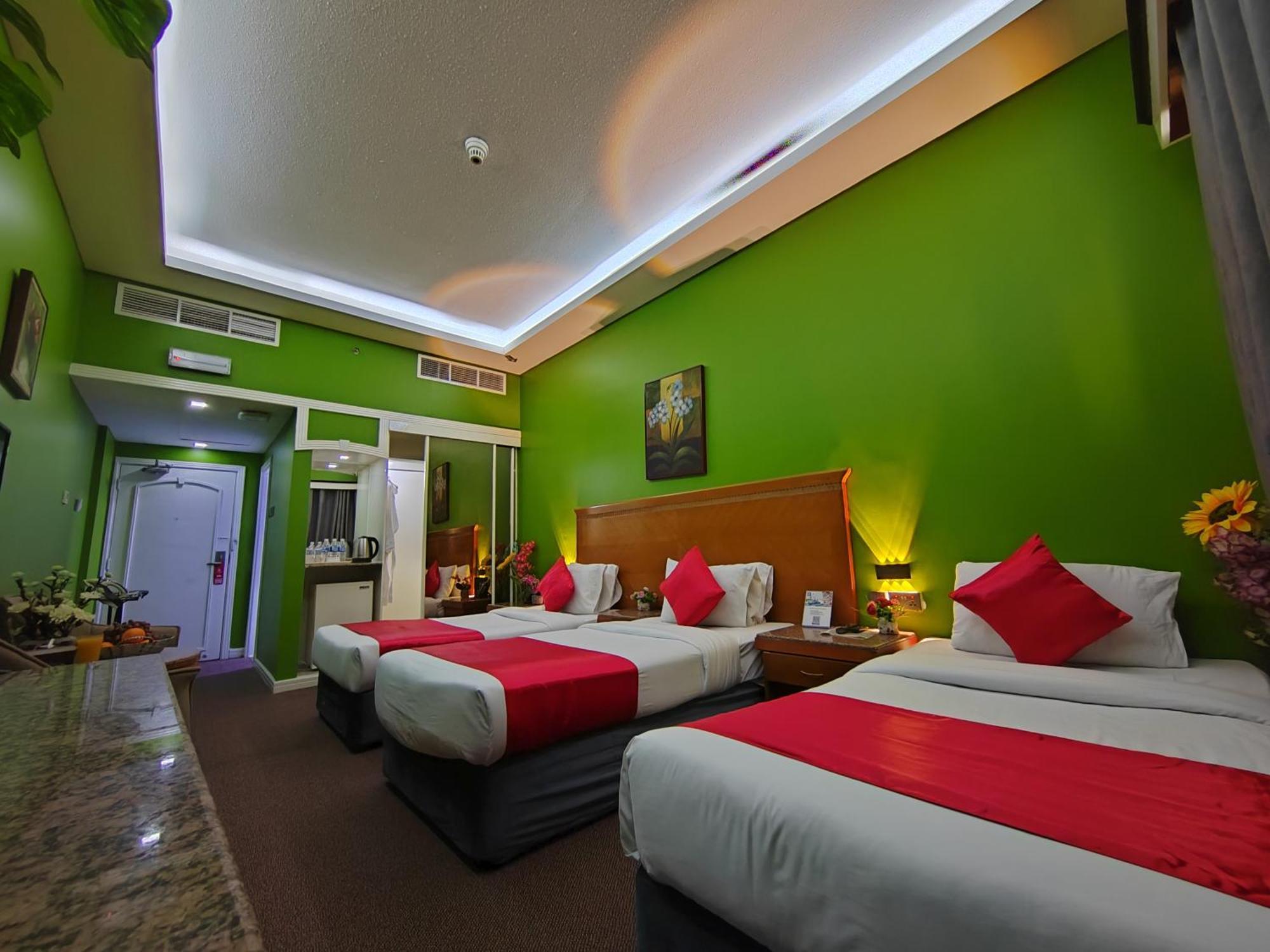 Le Paradise Palace Hotel Dubai Bagian luar foto