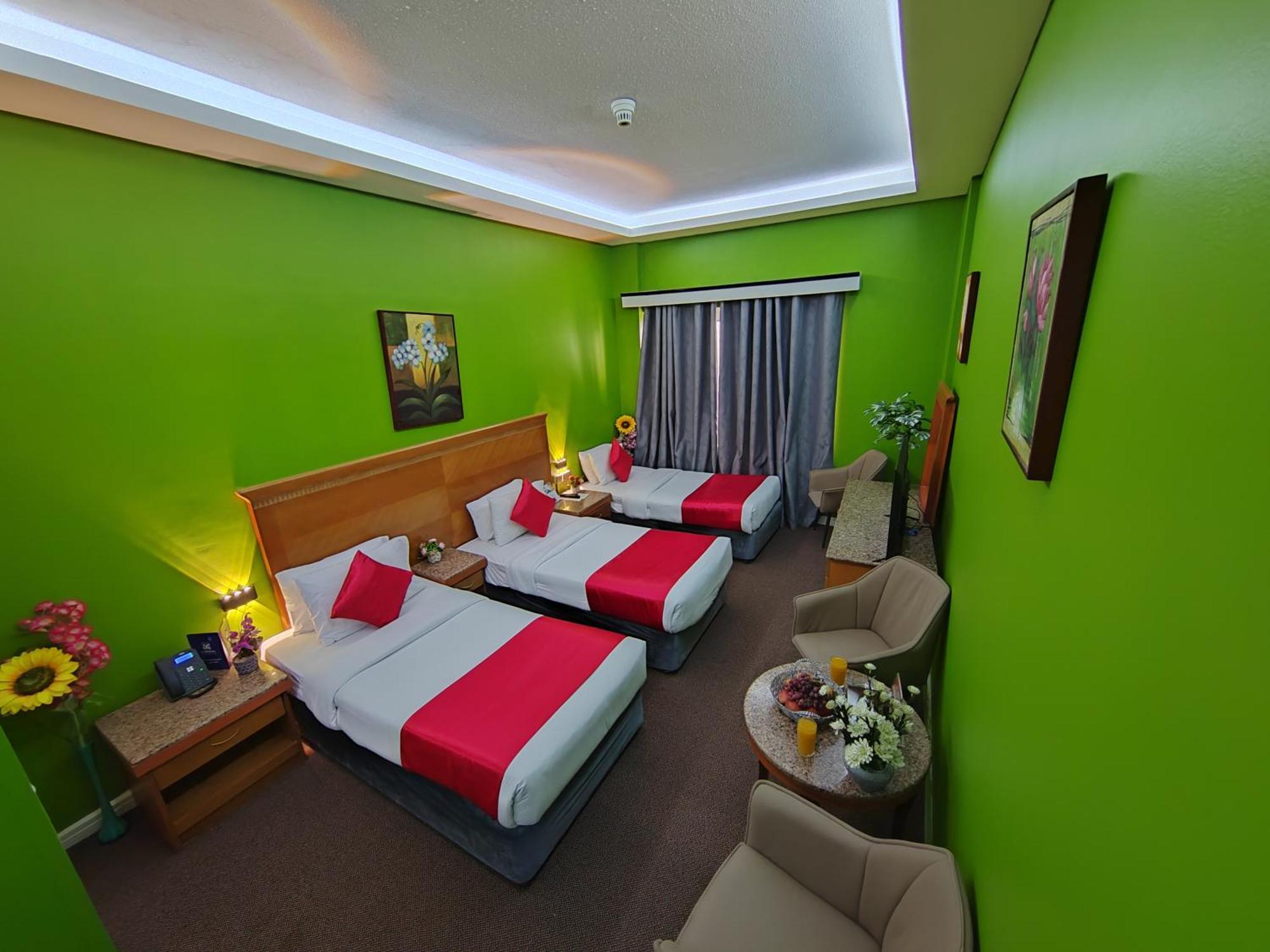 Le Paradise Palace Hotel Dubai Bagian luar foto