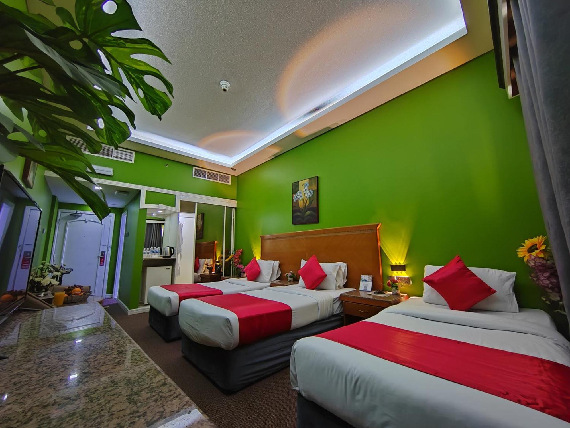 Le Paradise Palace Hotel Dubai Bagian luar foto