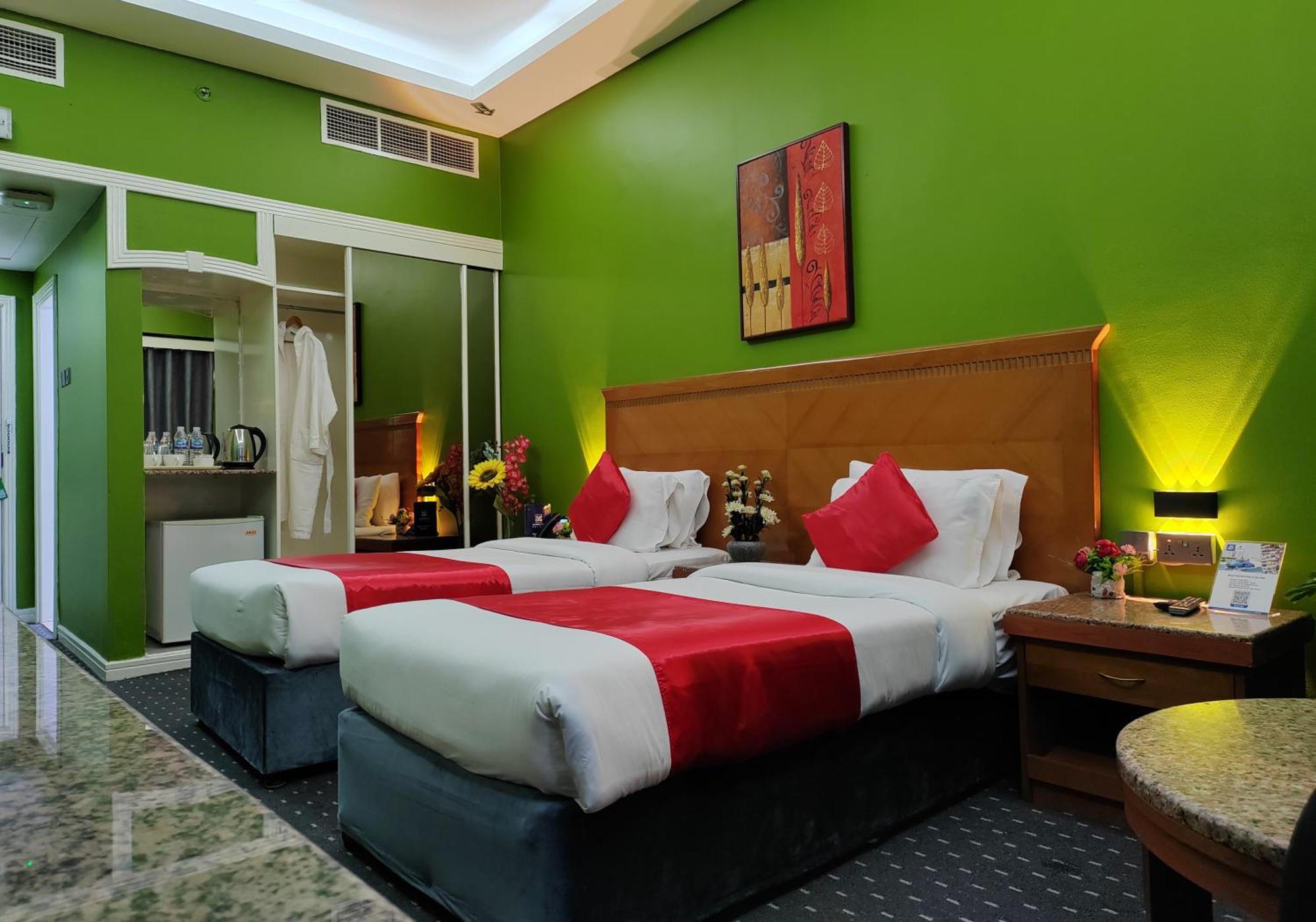 Le Paradise Palace Hotel Dubai Bagian luar foto