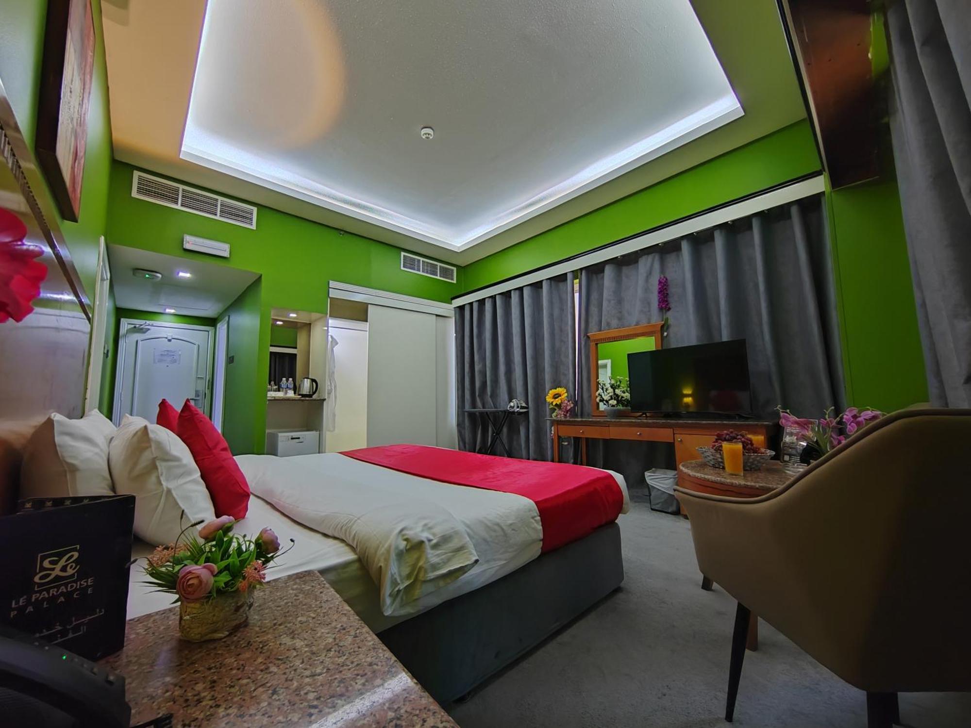 Le Paradise Palace Hotel Dubai Bagian luar foto